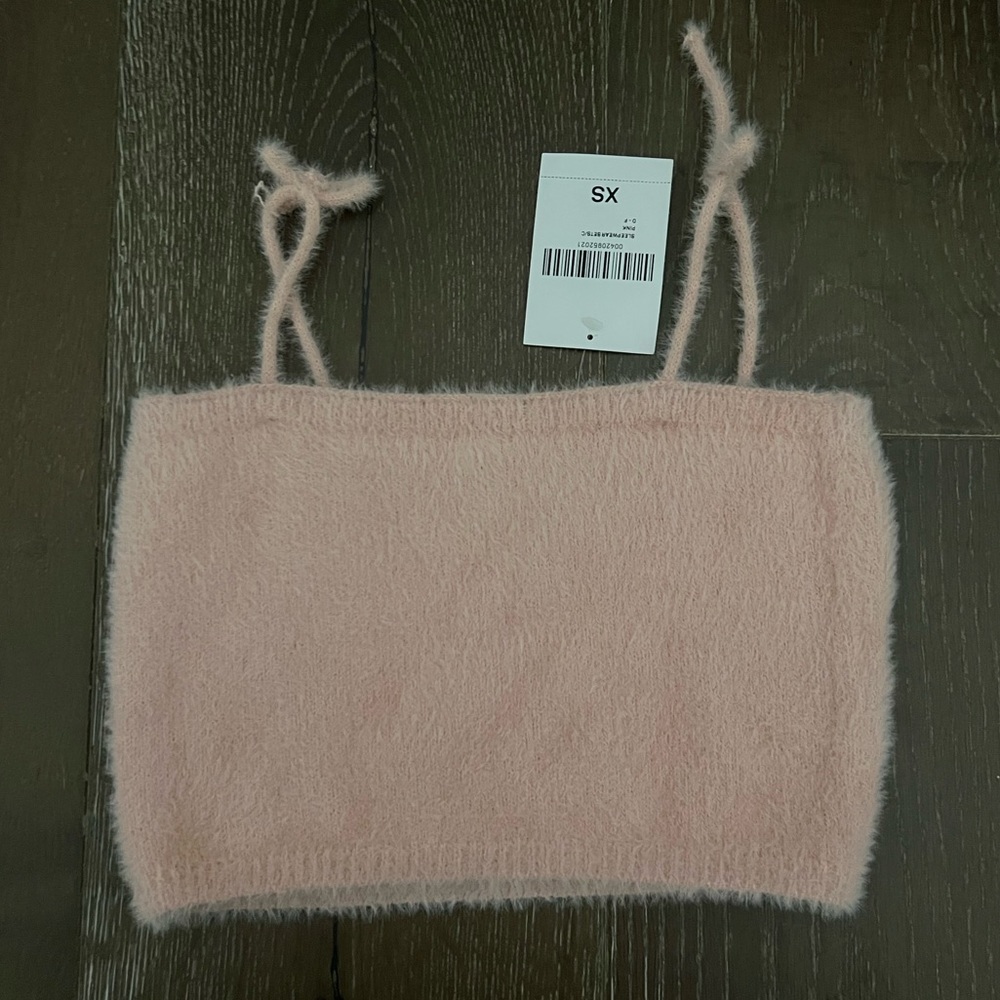 Fluffy and soft tank top! size XS fits a small